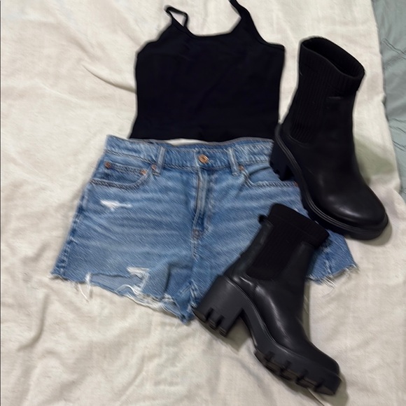 American Eagle Outfitters Blue Distressed Jean Shorts - Picture 6 of 6